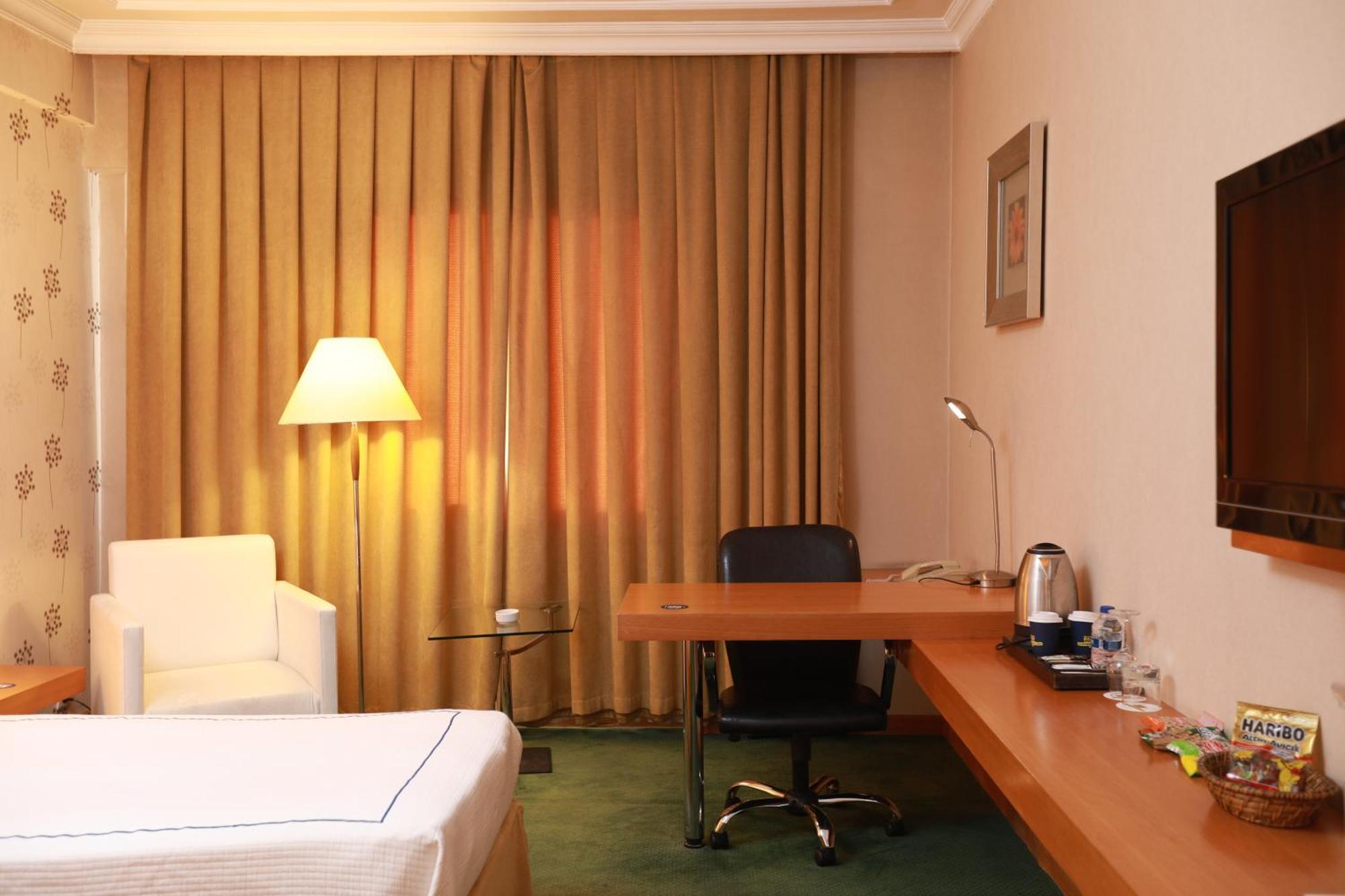 Anemon Grand Manisa Otel Zewnętrze zdjęcie