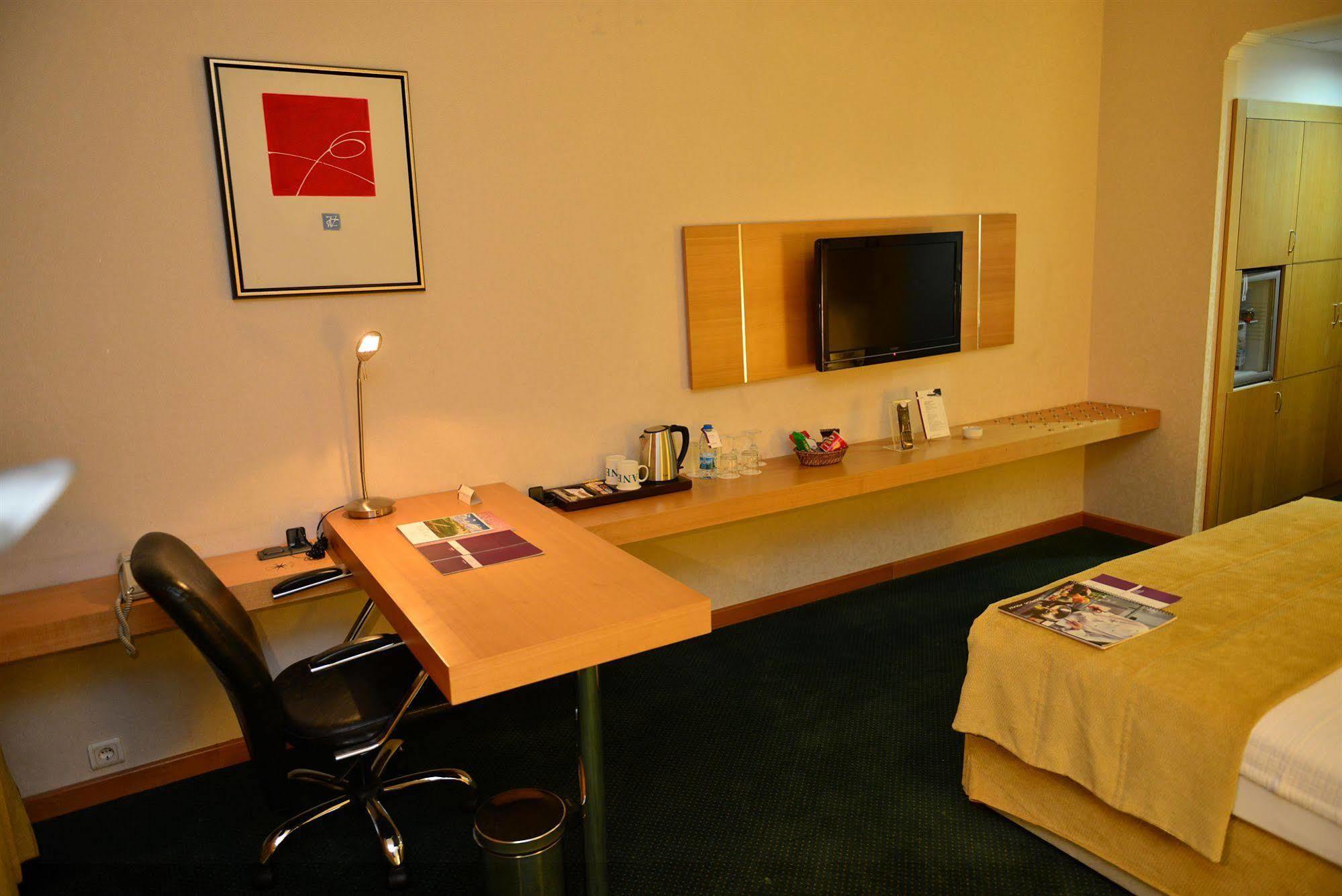 Anemon Grand Manisa Otel Zewnętrze zdjęcie