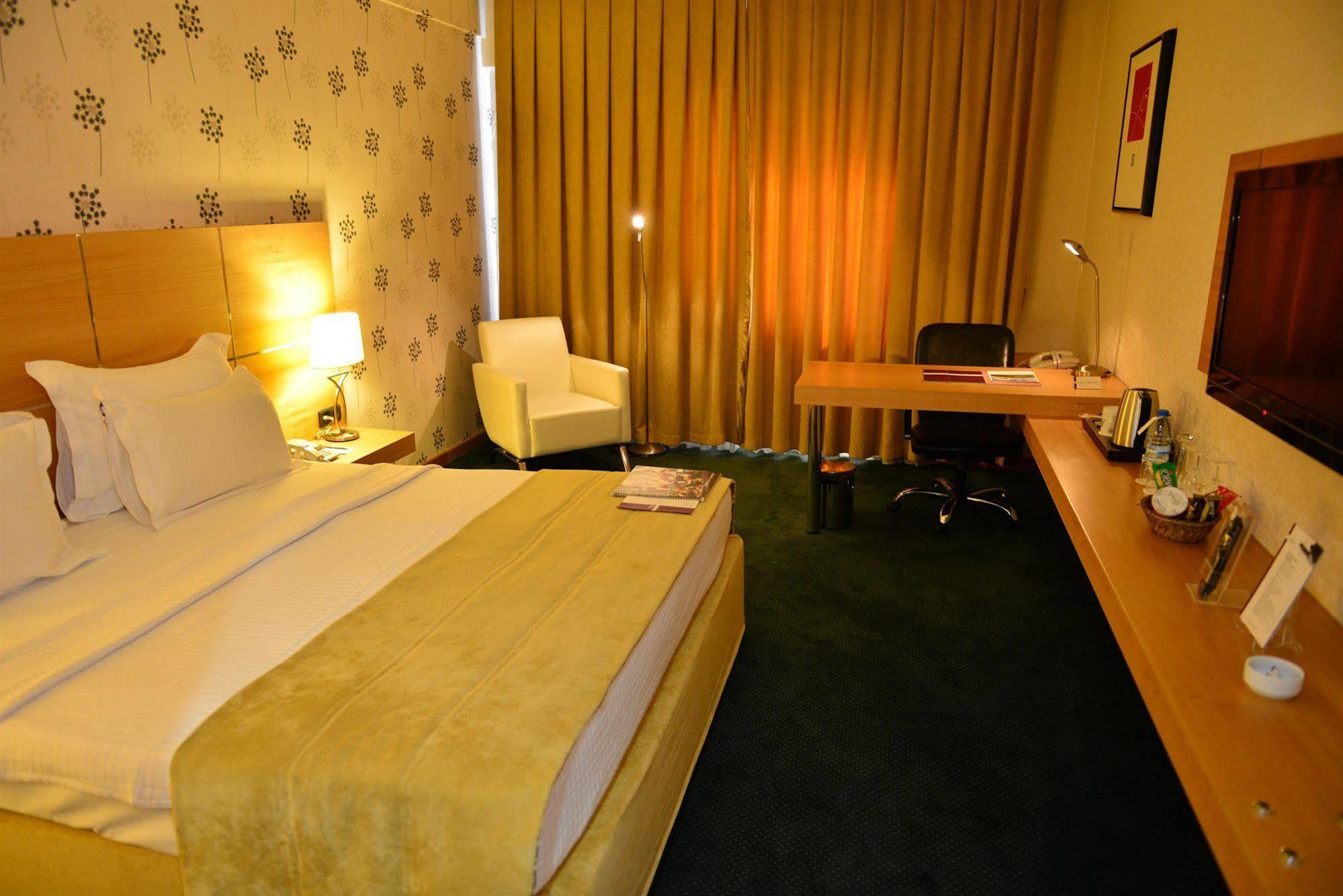 Anemon Grand Manisa Otel Zewnętrze zdjęcie